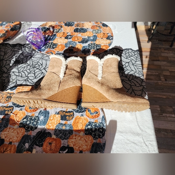 NEW Nine West Wedge Ankle boots, sherpa lined, Sz 8.5 - Picture 6 of 10